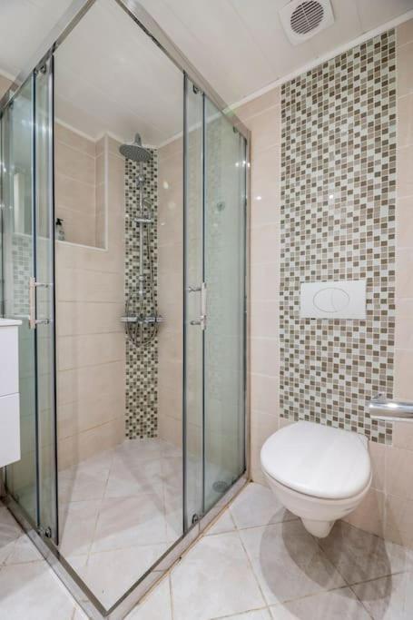 Studio Ideal Pour Deux Voyageurs Sur Марсель Экстерьер фото